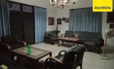 Rumah Hadap Timur Disewakan Di Ketintang Madya, Surabaya