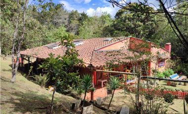 casa, finca en Medellín, santa Elena, rodeada de Naturaleza