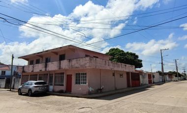 Renta de Casa Amueblada con 4 habitaciones en esquina de Calle Miguel Alemán, Col. Buenavista Norte, Minatitlán, Ver.