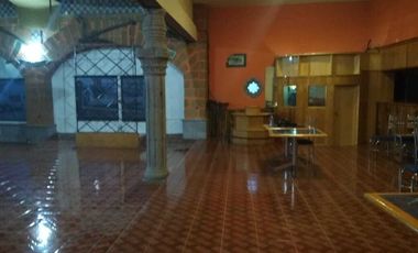 Local comercial sobre la carretera libre Celaya - Querétaro en esquina