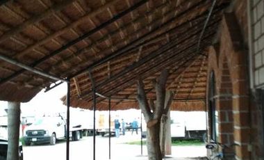 Local comercial sobre la carretera libre Celaya - Querétaro en esquina