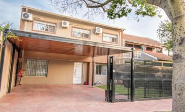 CASA EN VENTA 3 DORMITORIOS EN FISHERTON PILETA