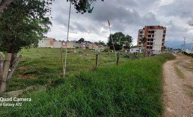 Se vende lote en la pampa, altura permitida 10 pisos  apto para construir vivienda