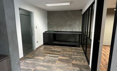 OFICINA EN VENTA AL NORTE EN BUGAMBILIAS