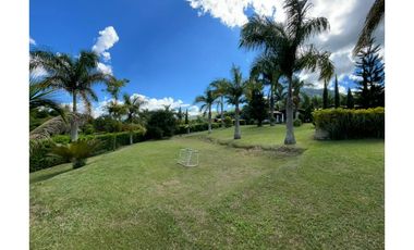 Venta de moderna FINCA con jacuzzi en El Noral, Copacabana.