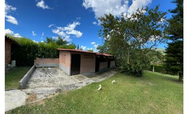 Venta de moderna FINCA con jacuzzi en El Noral, Copacabana.