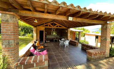 Venta de moderna FINCA con jacuzzi en El Noral, Copacabana.