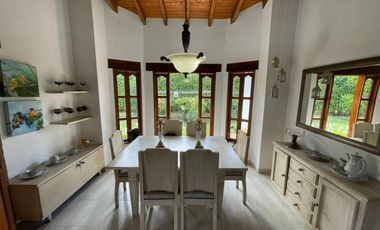 Venta de moderna FINCA con jacuzzi en El Noral, Copacabana.