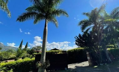 Venta de moderna FINCA con jacuzzi en El Noral, Copacabana.