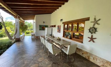 Venta de moderna FINCA con jacuzzi en El Noral, Copacabana.