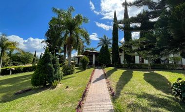 Venta de moderna FINCA con jacuzzi en El Noral, Copacabana.