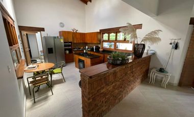 Venta de moderna FINCA con jacuzzi en El Noral, Copacabana.