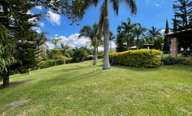Venta de moderna FINCA con jacuzzi en El Noral, Copacabana.