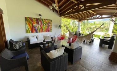 Venta de moderna FINCA con jacuzzi en El Noral, Copacabana.