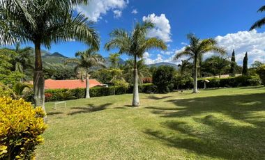 Venta de moderna FINCA con jacuzzi en El Noral, Copacabana.
