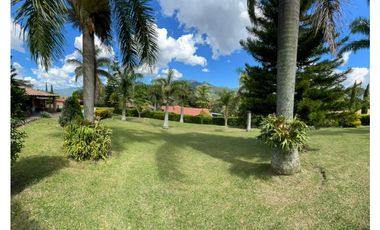 Venta de moderna FINCA con jacuzzi en El Noral, Copacabana.