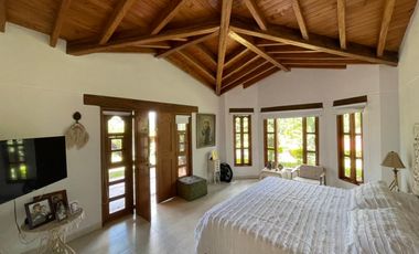 Venta de moderna FINCA con jacuzzi en El Noral, Copacabana.