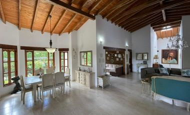 Venta de moderna FINCA con jacuzzi en El Noral, Copacabana.