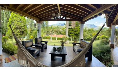 Venta de moderna FINCA con jacuzzi en El Noral, Copacabana.