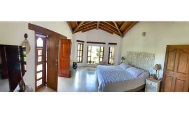 Venta de moderna FINCA con jacuzzi en El Noral, Copacabana.
