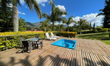 Venta de moderna FINCA con jacuzzi en El Noral, Copacabana.
