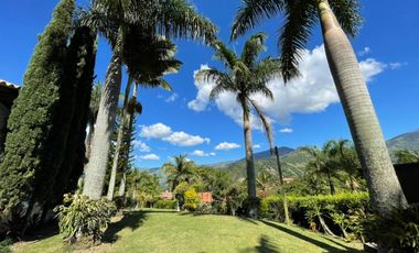 Venta de moderna FINCA con jacuzzi en El Noral, Copacabana.