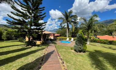 Venta de moderna FINCA con jacuzzi en El Noral, Copacabana.