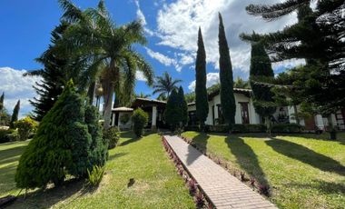 Venta de moderna FINCA con jacuzzi en El Noral, Copacabana.