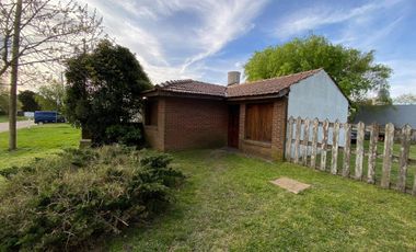 LATORRE PROP. VENDE CHALET 2 AMB CON PARQUE - HERMOSO ENTORNO CERCA DEL MAR