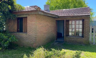 LATORRE PROP. VENDE CHALET 2 AMB CON PARQUE - HERMOSO ENTORNO CERCA DEL MAR