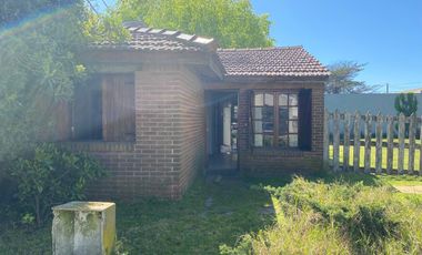 LATORRE PROP. VENDE CHALET 2 AMB CON PARQUE - HERMOSO ENTORNO CERCA DEL MAR