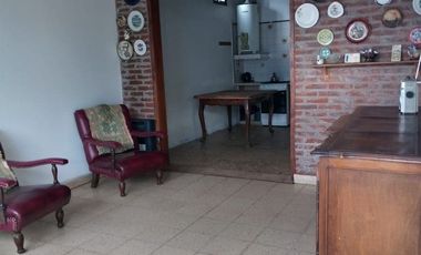 LATORRE PROP. VENDE DOS VIVIENDAS EN BLOCK CON PATIO Y GARAGE