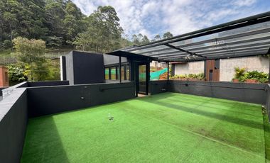 casa en arriendo en poblado. Cod A60131