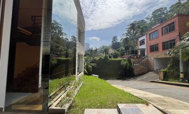 casa en arriendo en poblado. Cod A60131