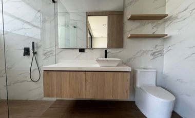 casa en arriendo en poblado. Cod A60131