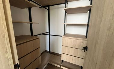 casa en arriendo en poblado. Cod A60131