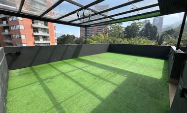 casa en arriendo en poblado. Cod A60131