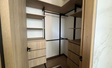 casa en arriendo en poblado. Cod A60131