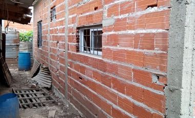 Lote con dos casitas a refaccionar precio financiado en U$$20.000 y cuotas