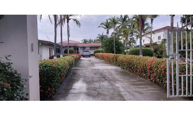 Se Vende Residencia Frente a La Playa – Punta Chame