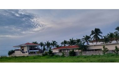 Se Vende Residencia Frente a La Playa – Punta Chame