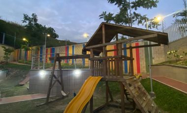 apartamento en arriendo en la 200. Cod A124463