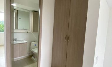 apartamento en arriendo en la 200. Cod A124463