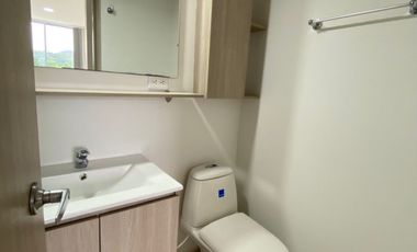 apartamento en arriendo en la 200. Cod A124463