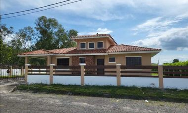 VENTA CASA PH COLONIA PUNTA CHAME CERCA DE PLAYA