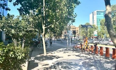 SE ARRIENDA OF RECIÉN REMODELADA EN VITACURA