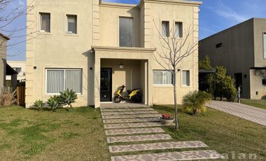 Casa sobre lote interno de 4 ambientes con dependencia - Barrio Las Tipas, Nordelta