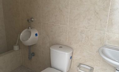 oficina en arriendo en la esmeralda. Cod A215144