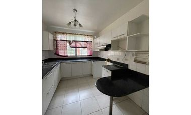 SE VENDE AMPLIA CASA EN RIVIERA COLONIAL, BRISAS DEL GOLF