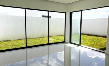 Casa en PREVENTA en privada en  Lomas de Juriquilla con 4 recámaras y 5.5 baños